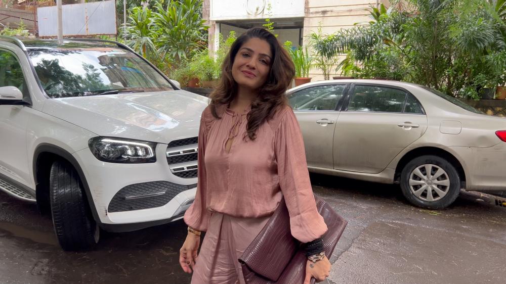 raveena-tandon-was-snapped-at-a-dubbing-studio-in-bandra